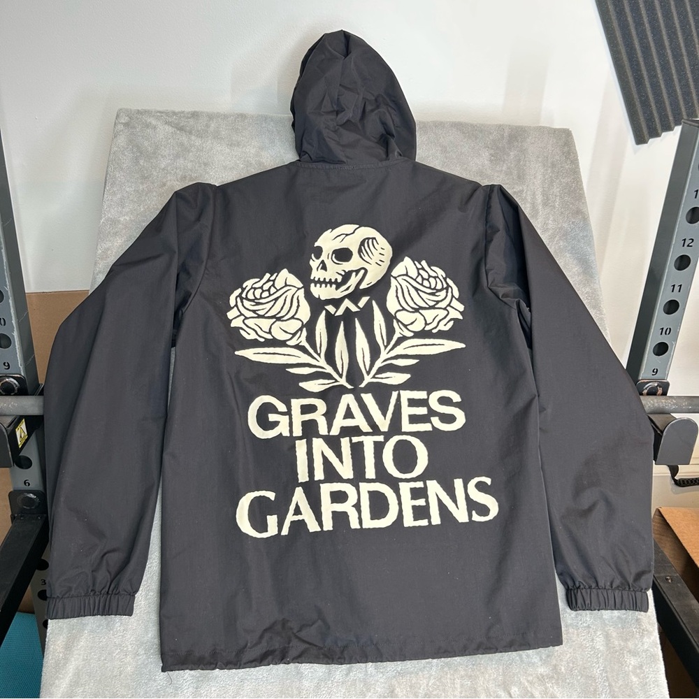 Elevation‎ Worship Graves Into Gardens Men’s Rain Jacket in Black Size Large